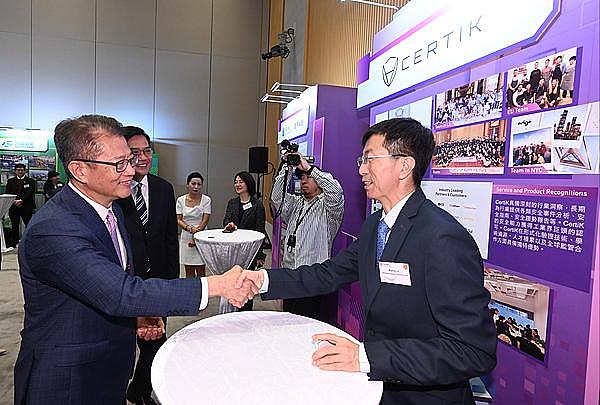 比特币暴跌启示录：是时候恐慌还是抄底？