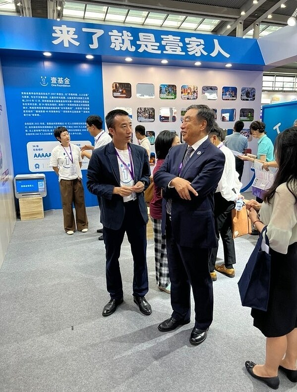 大语言模型的致命盲区：为什么AI总学不会反向思考？